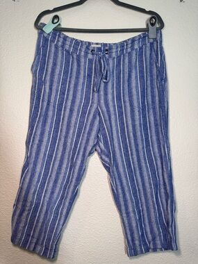 Per Se Blue and White Striped Capris linen blend